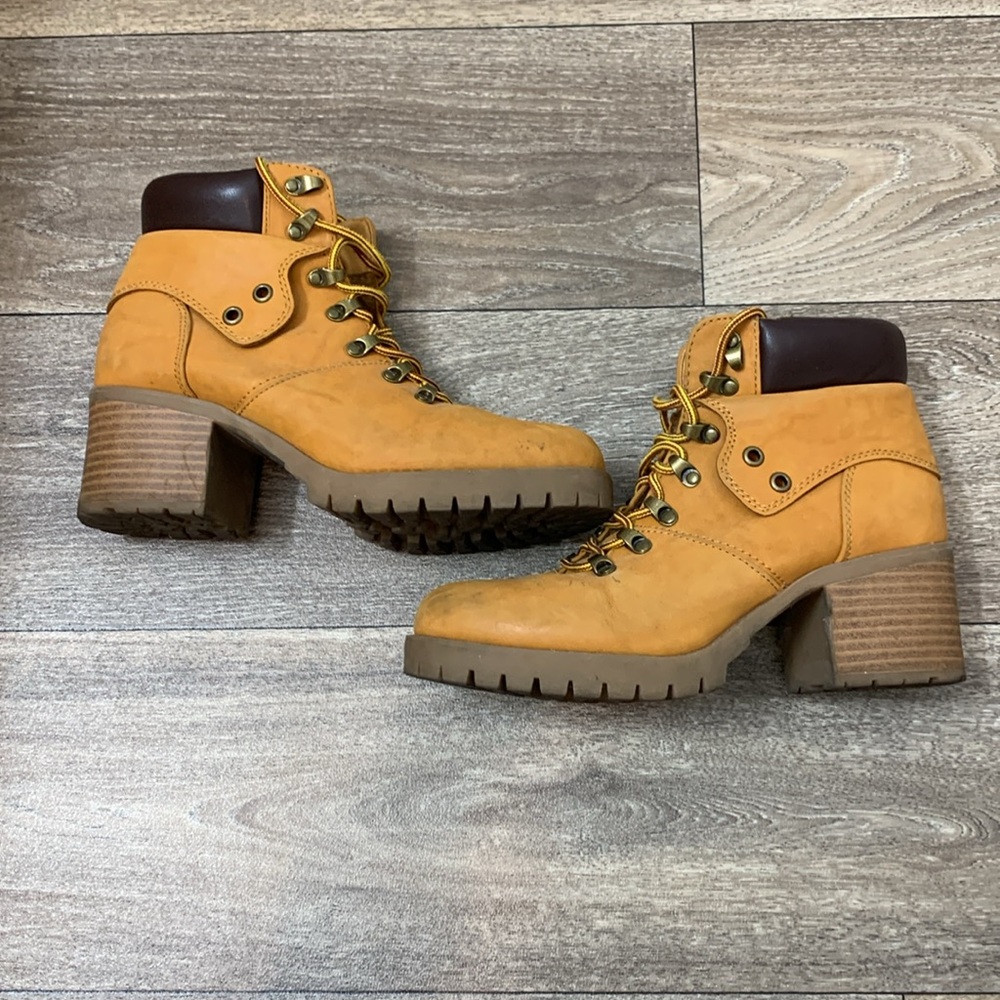 Women's Tan Lace-Up Ankle Boots